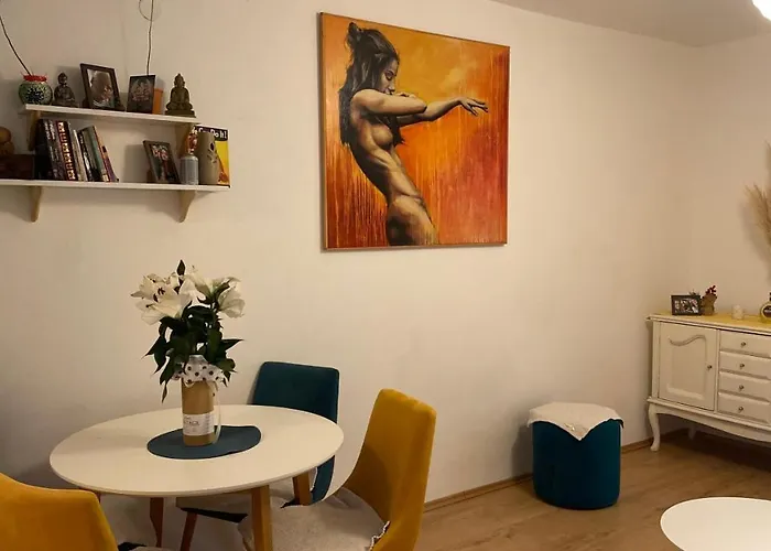 Milla - Cozy Two Bedroom Apartment With Yard And Parking