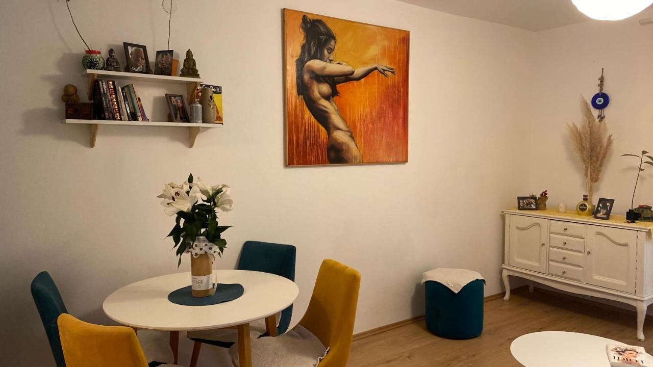 Milla - Cozy Two Bedroom With Yard And Parking