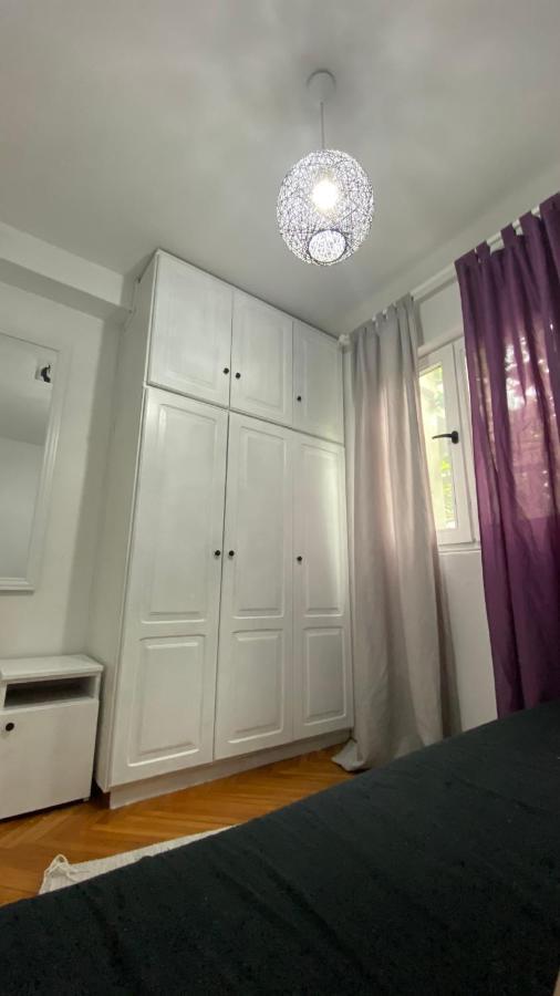 Milla - Cozy Two Bedroom With Yard And Parking Lägenhet *
