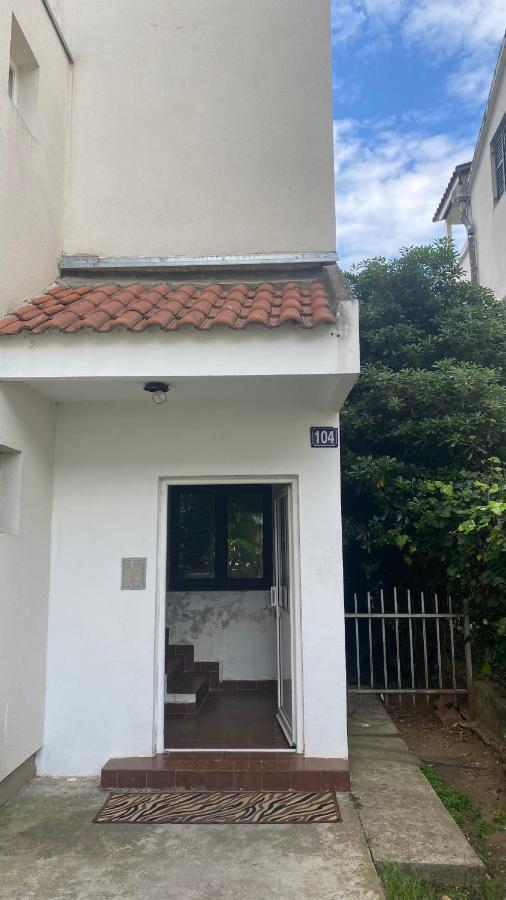 Milla - Cozy Two Bedroom With Yard And Parking *