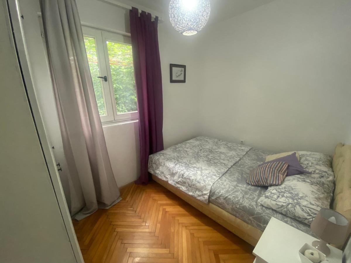Milla - Cozy Two Bedroom With Yard And Parking Lägenhet Budva