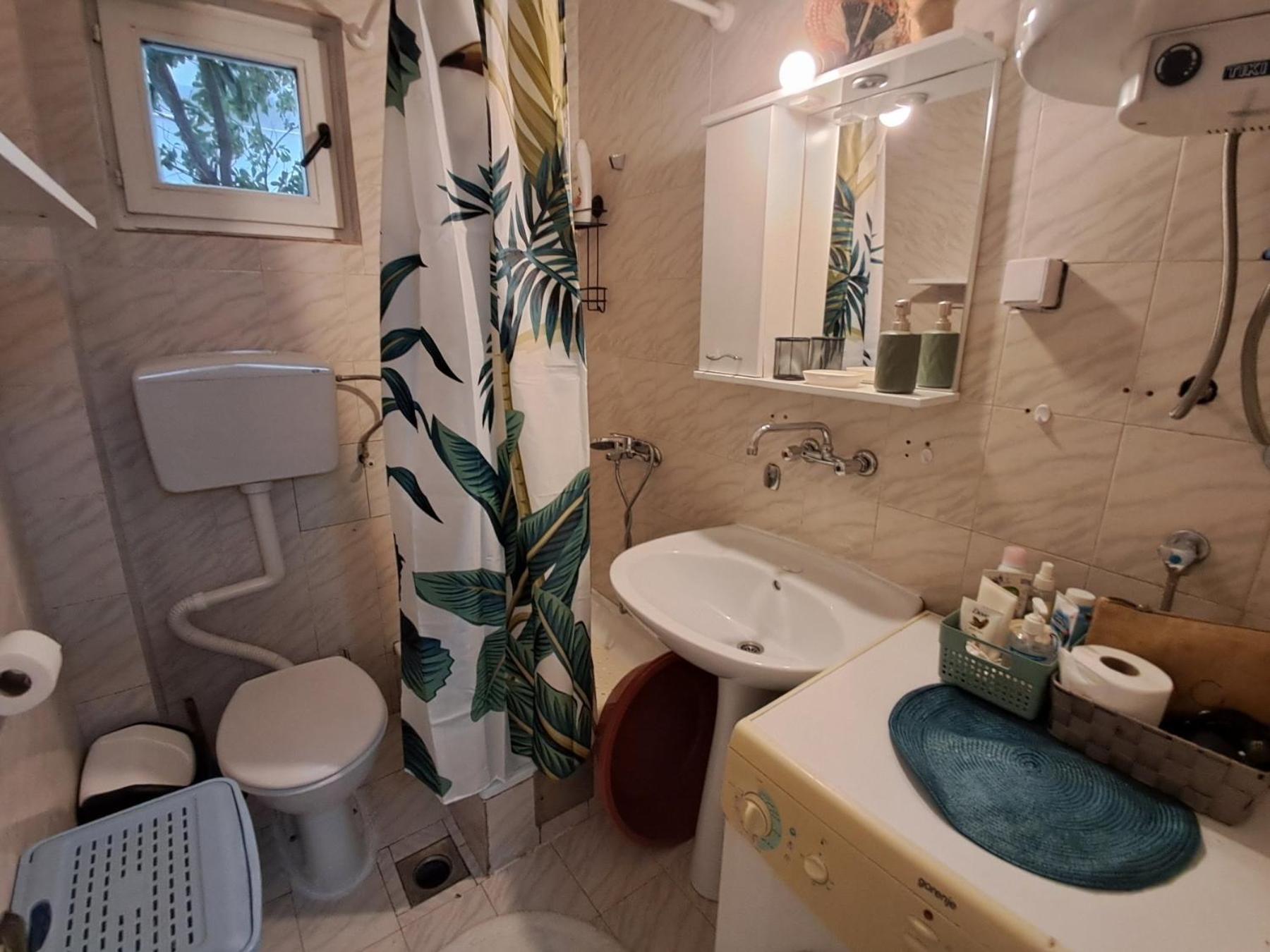 Milla - Cozy Two Bedroom With Yard And Parking Lägenhet *