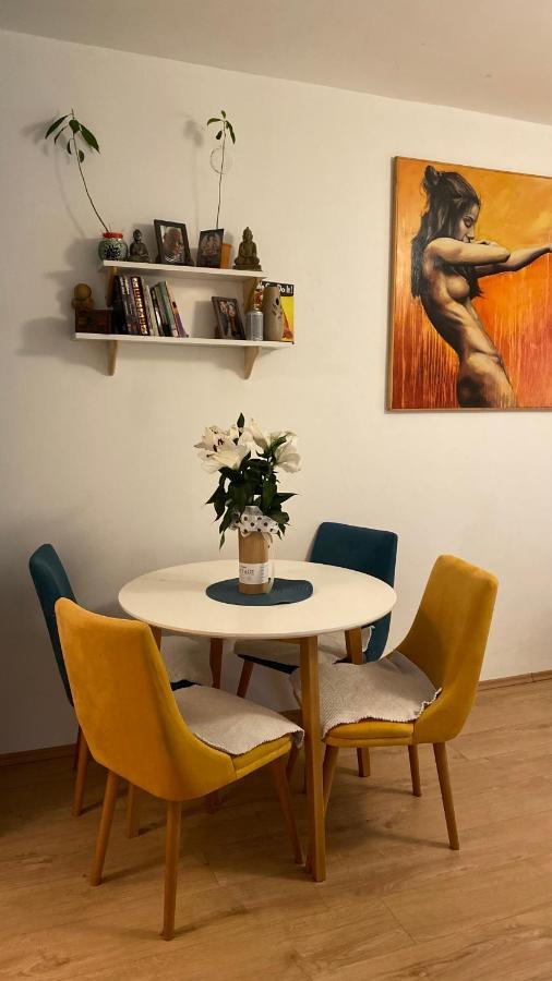 Milla - Cozy Two Bedroom With Yard And Parking
